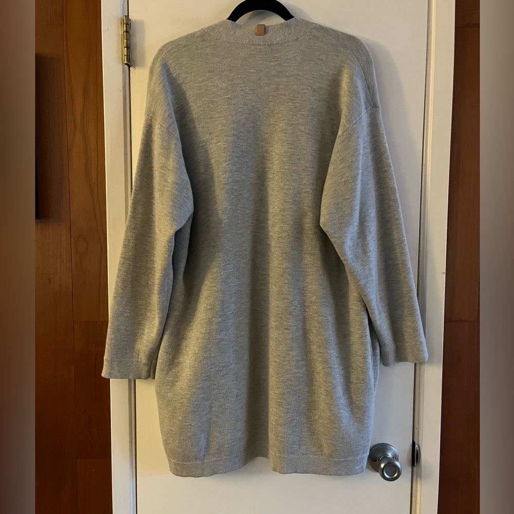 Lunya Cozy Cotton Silk Button Front
Cardigan Mellow Grey Heather - Picture 5 of 8